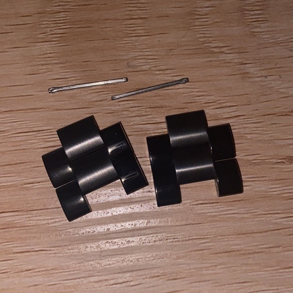 Michael Kors Slim Stainless Steel Quartz Watch - Picture 12 of 13